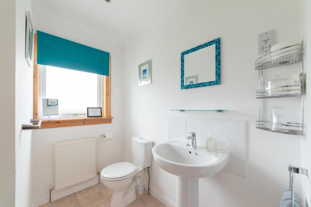 No. Three Bed & Breakfast Stornoway  Exterior photo